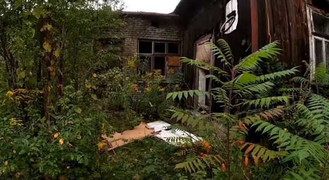 Oto dwa opuszczone domy w Dąbrowie Górniczej

Zobacz kolejne zdjęcia/plansze. Przesuwaj zdjęcia w prawo - naciśnij strzałkę lub przycisk NASTĘPNE