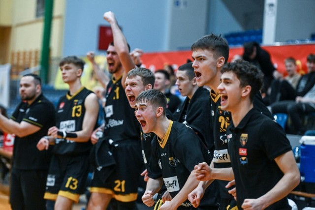 Mecz półfinałowy pomiędzy Treflem Sopot a Eneą Basketem Juniorem Poznań w Hali 100-lecia Sopotu w ramach mistrzostw Polski U-19