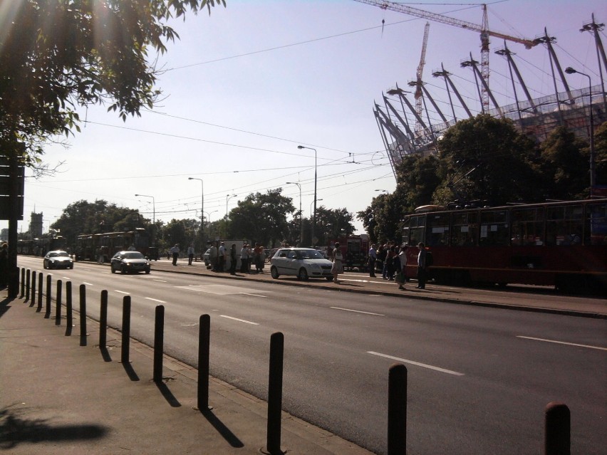 Linia tramwajowa na Moście Poniatowskiego była zablokowana w...