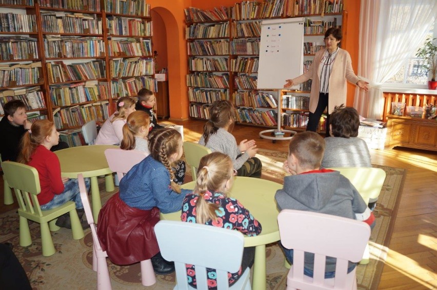 Pruszcz Gdański: Uczniowie z Warcza szukali wiosny podczas zajęć w pruszczańskiej bibliotece [ZDJĘCIA]