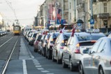 Warszawa. Taksówkarze chcą wyższych opłat za kursy. Nawet o 100 procent obecnej stawki. "Mamy dość pracy za grosze"