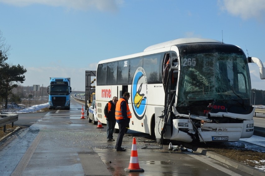 Wypadek w Jadwigowie. Autobus najechał na ciężarowego MAN-a