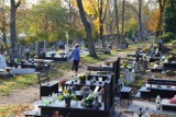 Cmentarz "Na górce" w Żaganiu przed Wszystkimi Świętymi. Zobacz nekropolię w jesiennej odsłonie!
