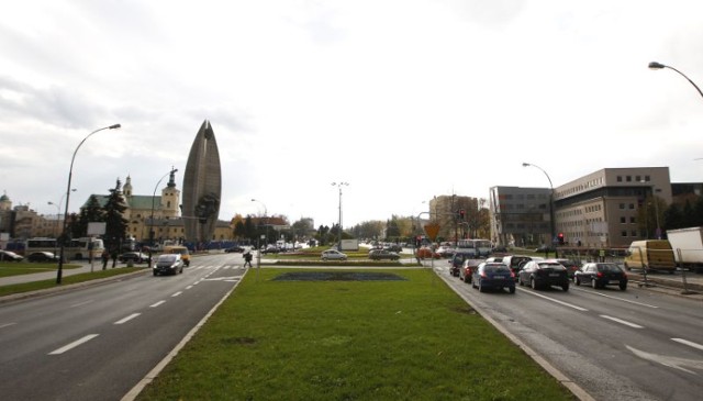 Jedną z najważniejszych inwestycji, które miasto chce sfinansować z pieniędzy unijnych, jest przebudowa ronda Dmowskiego. Miałaby tu powstać estakada lub tunel.