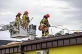 Kraków. Wichura zerwała dach z Biedronki przy ul. Półłanki