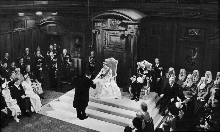 Elżbieta II otwiera parlament Nowej Zelandii, 1954. Zdjęcie...