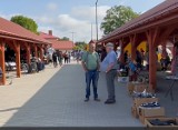 Przebudowana targowica w Dąbrowie Białostockiej oficjalnie otwarta dla handlujących i kupujących (wideo)