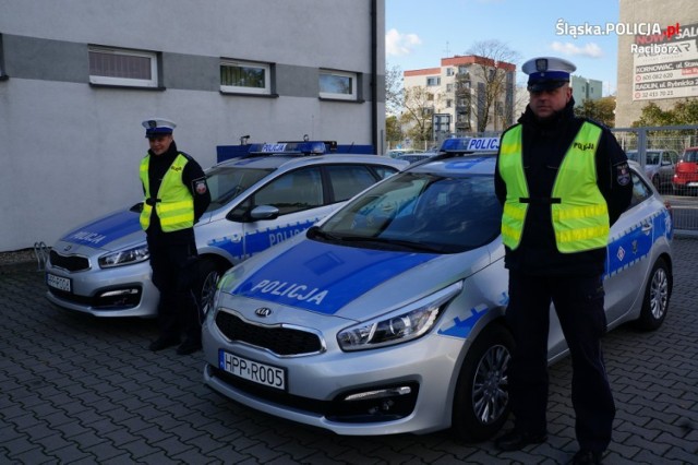 Dwa nowe radiowozy trafiło do drogówki KPP Racibórz