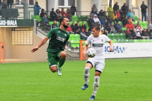 W historycznym meczu Rekordu Bielsko-Biała z Rekordem II Bielsko-Biała w Pucharze Polski trzecioligowcy wygrali 5:1. Przesuwaj gestem lub za pomocą strzałki, by zobaczyć kolejne zdjęcie