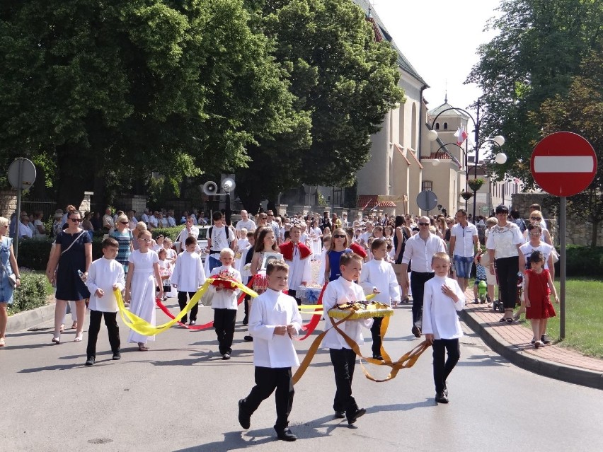 Boże Ciało 2018 w Wieluniu. Procesja w centrum miasta [ZDJĘCIA]