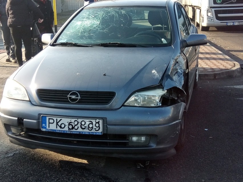 Zderzenie dwóch samochodów na al. Wojska Polskiego w Kaliszu FOTO