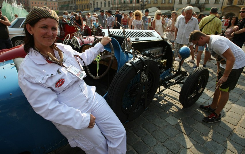 Motoclassic 2015 - zlot starych aut - pokazy na wrocławskim...