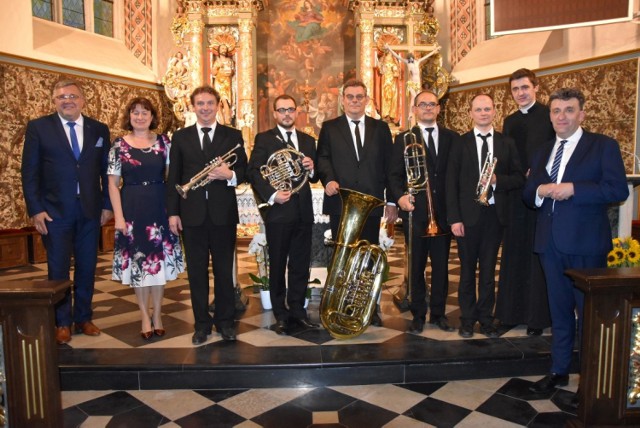 Na inaugurację w kartuskiej kolegiacie zagrał kwintet Poznań Brass.