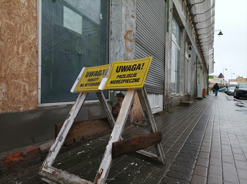Tablice ostrzegawcze na ulicy Wyszyńskiego przed Gryfem
