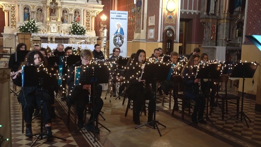 Młodzieżowa Orkiestra Dęta OSP Kamieńsk zaprasza na świąteczny koncert