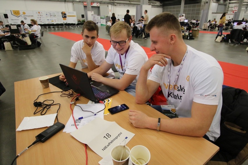 W Kielcach 150 osób wzięło udział w II edycji Hackathon Idea. Wymyślali aplikacje ułatwiające życie mieszkańcom [ZDJĘCIA]
