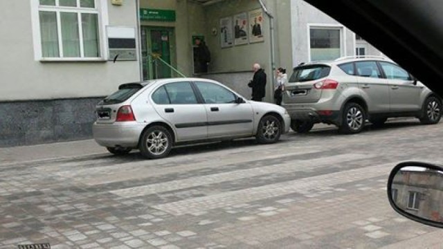 Śrem: mistrzowie parkowania są między nami. Zobacz, jak nie parkować auta! [ZDJĘCIA]

Więcej zdjęć można znaleźć na Facebooku na stronie Mistrzowie parkowania w Śremie.