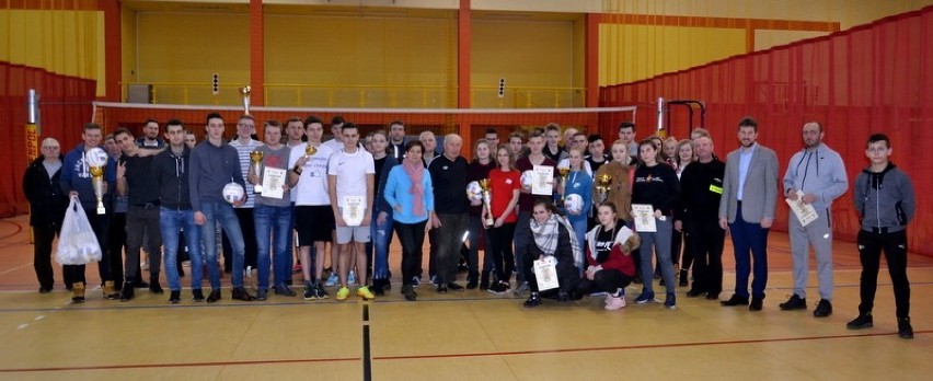 Turniej siatkówki drużyn OSP rozegrano w Opatówku