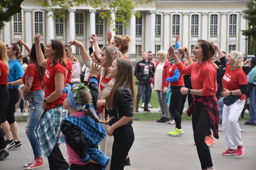 Majówka 2022: Energetyczna zumba, śpiew i wyjątkowy koncert taneczny