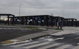 Ostatnie prace na lotnisku w Radomiu. Na przystankach autobusowych działają wyświetlacze elektroniczne, a także sygnalizacja świetlna