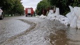 Busko pod wodą po potężnej nawałnicy. Zobacz jak miasto walczy z żywiołem [DUŻO ZDJĘĆ]