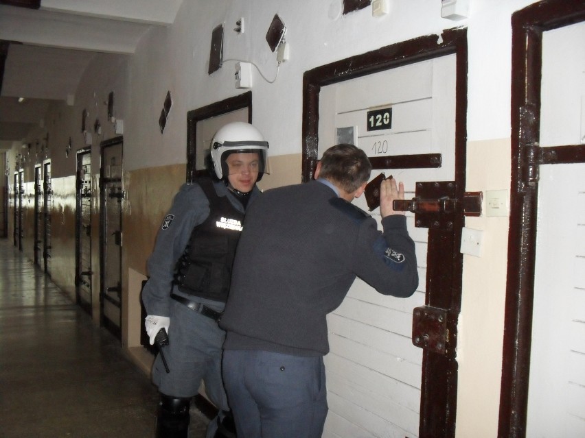 Malbork. Odbyły się ćwiczenia funkcjonariuszy służby więziennej, policji i straży pożarnej - galeria zdjęć