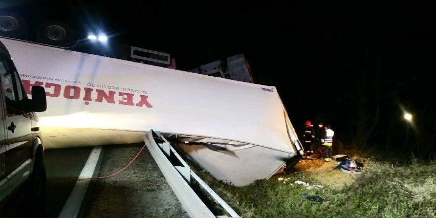 Wypadek tira w Węgierskiej Górce. Są utrudnienia na drodze