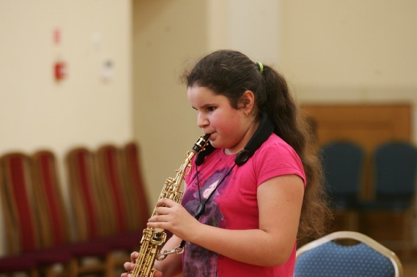 Rozalka rozpoczęła naukę gry na saksofonie w Legnicy [ZDJĘCIA]