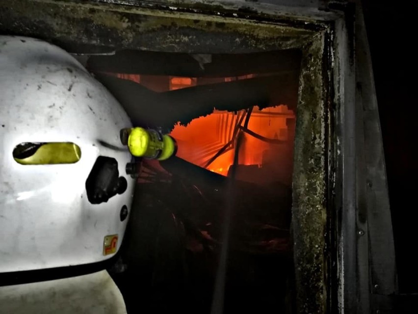 Pożar piekarni Brel w Poraju. Spłonął zakład o powierzchni 2400 m kw. Na szczęście nikt nie ucierpiał [ZDJĘCIA]