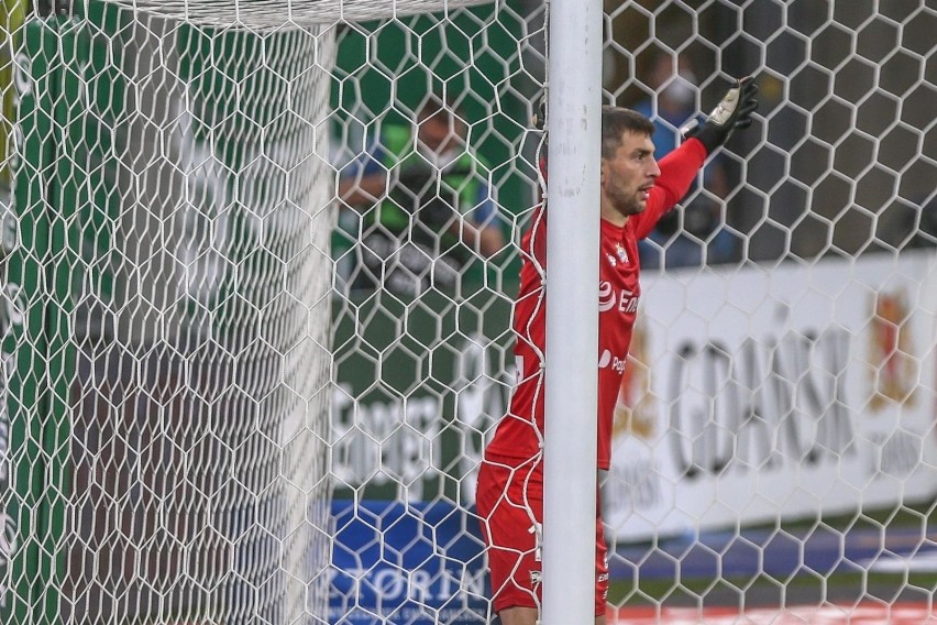 pozycja na boisku: bramkarz
mecze w tym sezonie: 29
żółte...