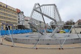 Poznań: Fontanna Wolności chowana pod namiot [ZDJĘCIA]