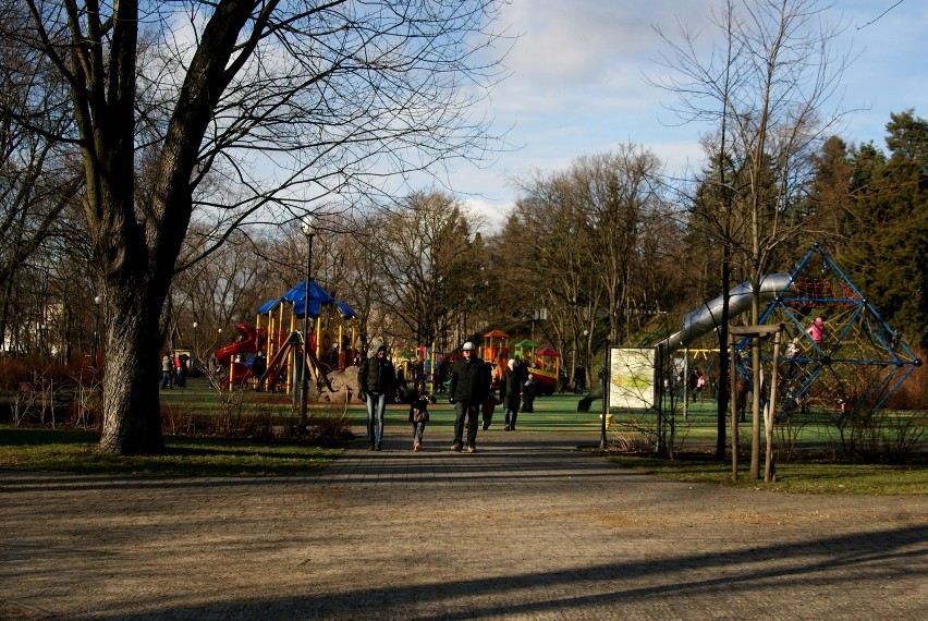 Plac zabaw w parku Żeromskiego (ZDJĘCIA)