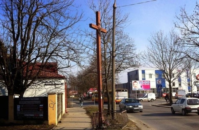 Mieszkańcy ulicy Domaszowskiej w Kielcach pytają, co się stało z tym krzyżem?