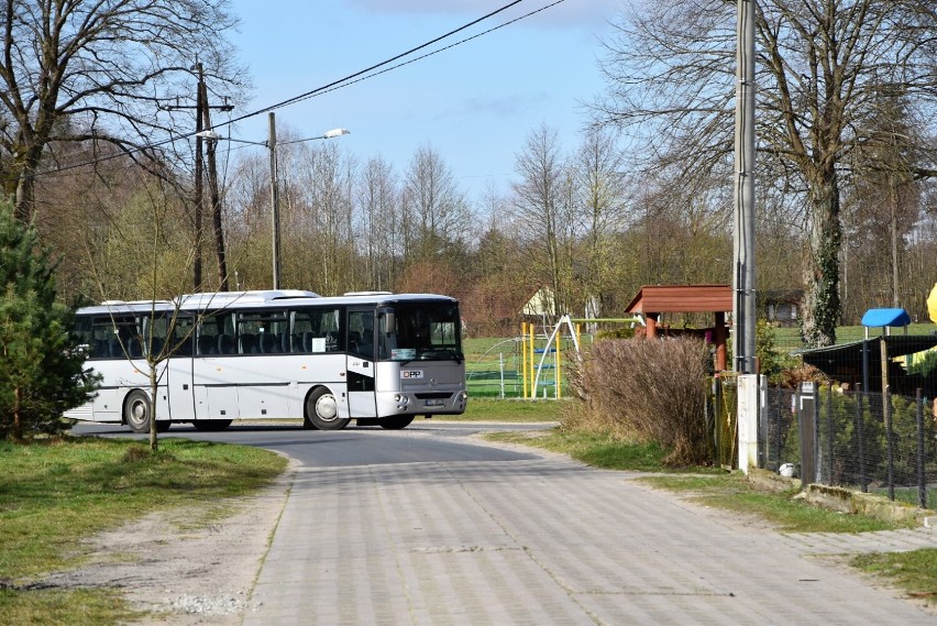 DPP Darłowo m.in. obsługuje gminę Sławno. Na zdjęciu autobus...