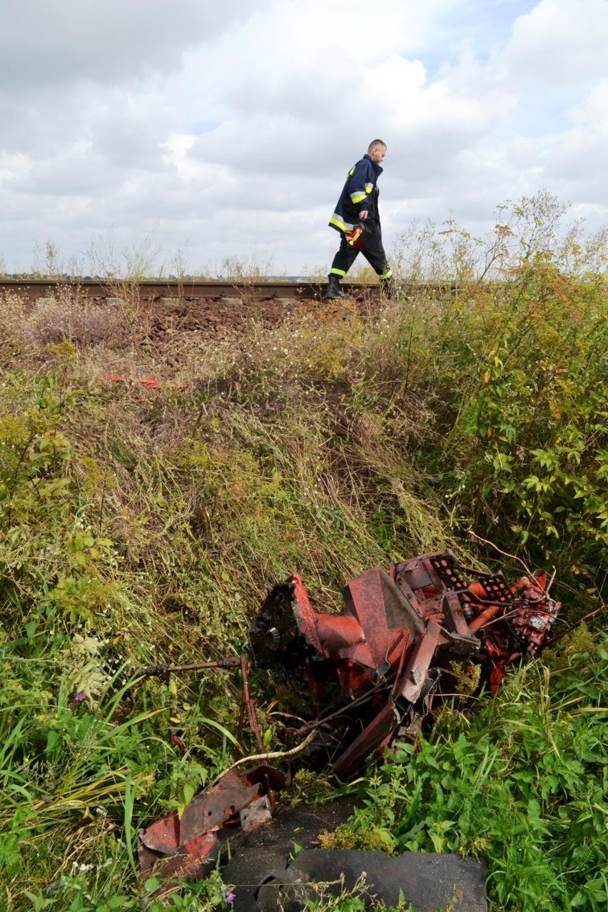 Odolanów: Tragedia na torach. Ciągnik wjechał pod pociąg