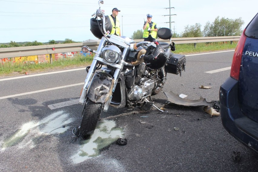 Pijany kierowca, który w sobotę zderzył się z motocyklem, usłyszy zarzuty [zdjęcia]