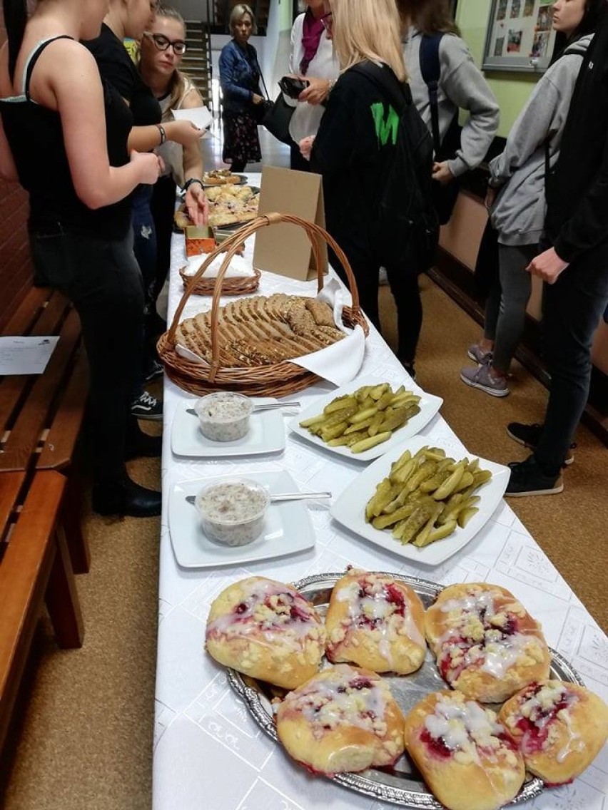 AKTYWNIE: Światowy Dzień Żywności i Światowy Dzień Chleba w ZSP nr 3 w Krotoszynie [ZDJĘCIA]