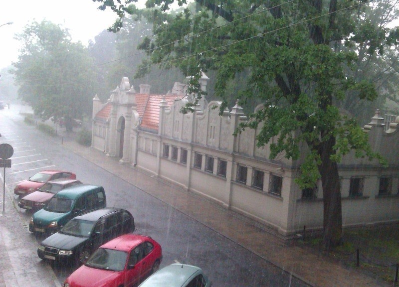 Burza w Łodzi. Nad miastem przeszła ulewa [ZDJĘCIA]