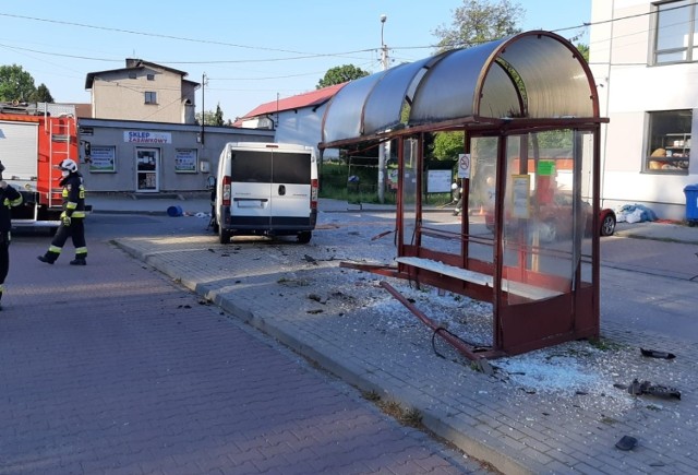 Dostawczak staranował przystanek w Jawiszowicach