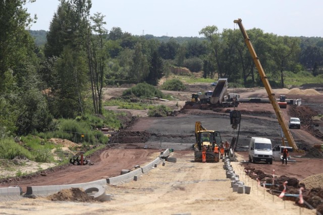 W Rudzie Śląskiej powstaje kolejny odcinek trasy N-S. Zobacz kolejne zdjęcia. Przesuwaj zdjęcia w prawo - naciśnij strzałkę lub przycisk NASTĘPNE