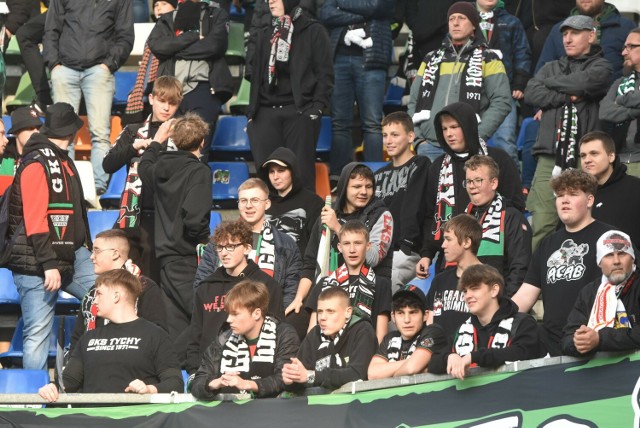 Kibice GKS Tychy oglądali w Bielsku-Białej zwycięstwo swojej drużyny nad Podbeskidziem.
Zobacz kolejne zdjęcia. Przesuwaj zdjęcia w prawo - naciśnij strzałkę lub przycisk NASTĘPNE