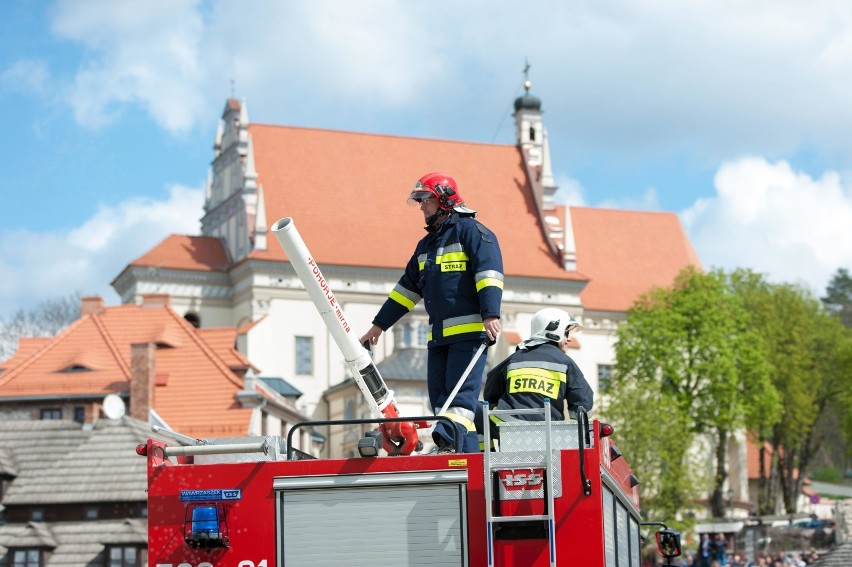 Lany poniedziałek w Kazimierzu Dolnym. Strażacy polewali mieszkańców (ZDJĘCIA)