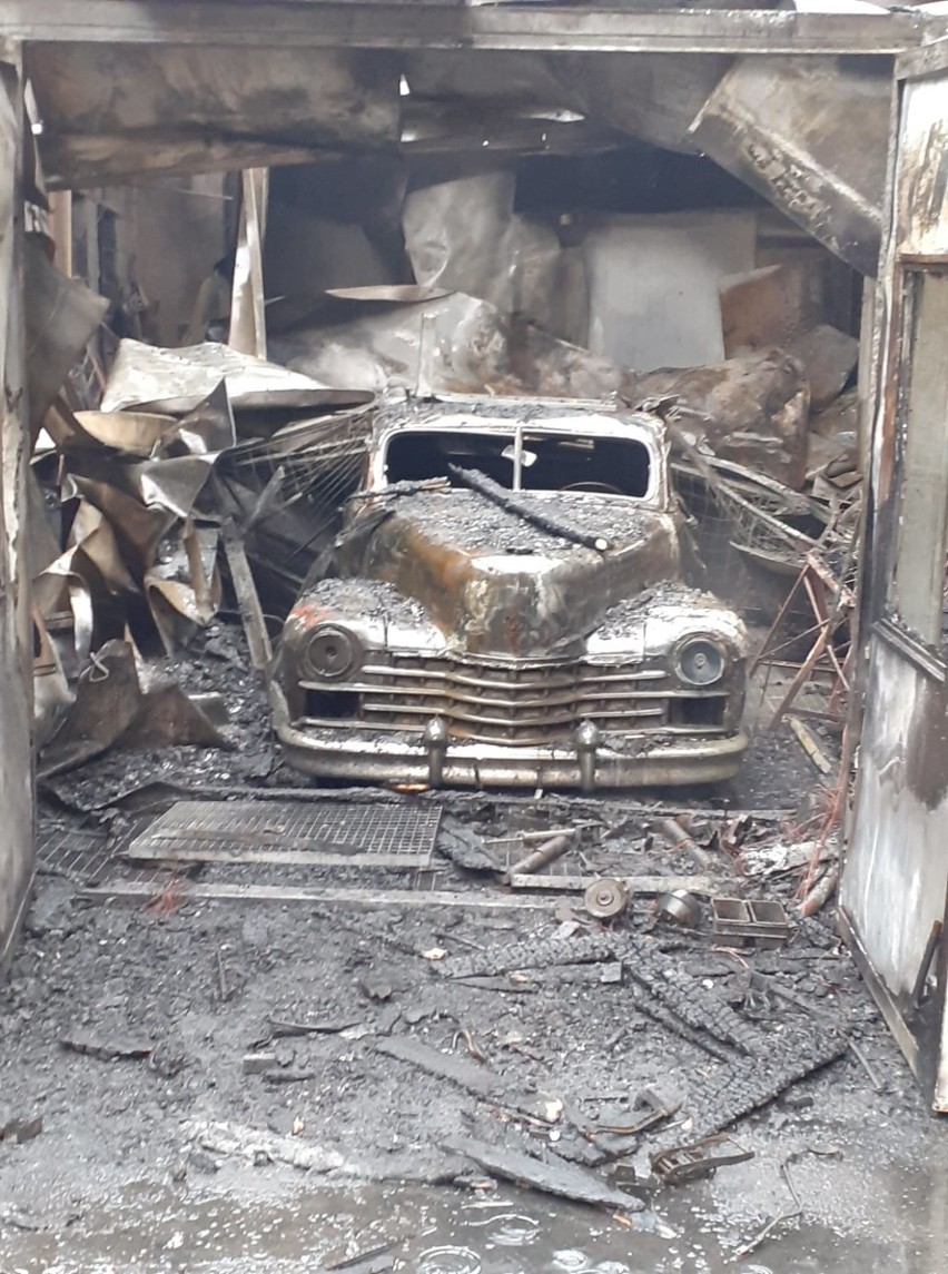 Pożar w Katowicach Piotrowicach strawił warsztat samochodów...