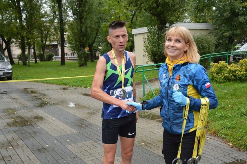 Pierwszy na metę Stalowej Dychy wpadł  Kamil Walczyk z...