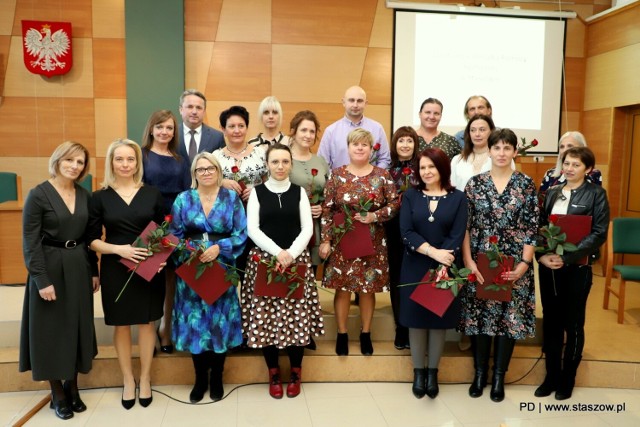 Pracownicy socjalnie świętowali w sali konferencyjnej Urzędu Miasta i Gminy w Staszowie