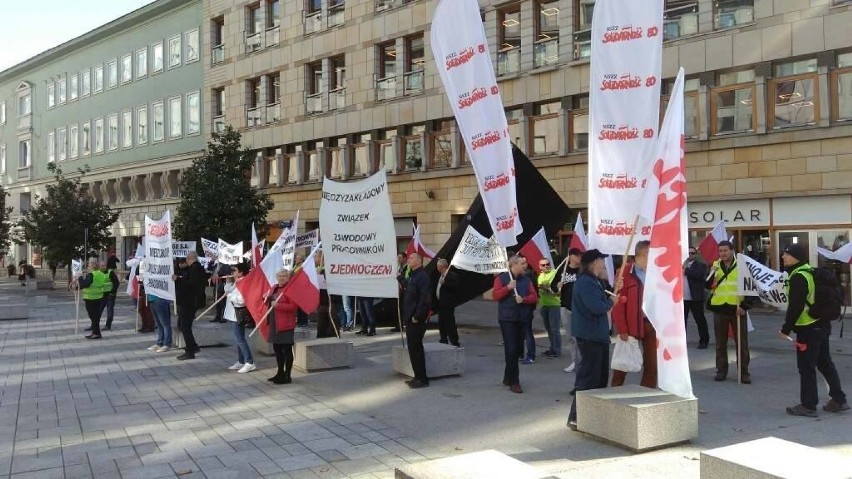 Protest pracowników Elbestu w Warszawie
