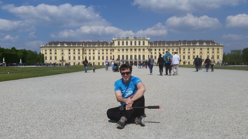 Leszno. Tomasz Dżumaga zwiedził 37 państw. Zdobył większość polskich szczytów, Mont Blanc czy Kilimandżaro. Relacje zamieszcza na YouTube