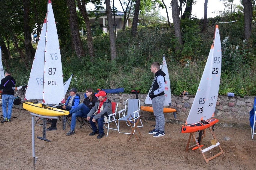 Mistrzostwa Polski w radiojachtingu modeli sterowanych radiem w Wągrowcu. Do miasta przyjechali miłośnicy łódek