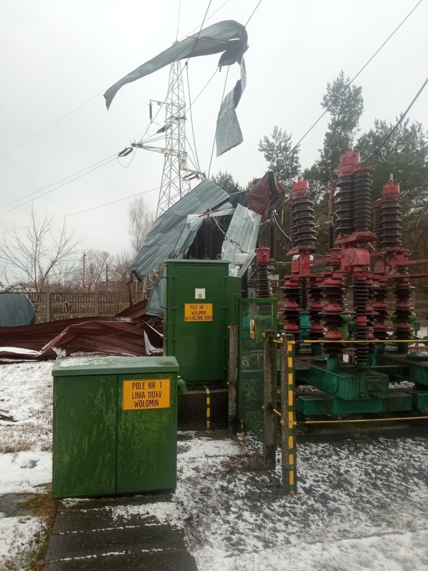 Energetycy usuwają awarie po burzy śnieżnej nad Bełchatowem...