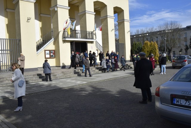 Wobec zagrożeń płynących z rozprzestrzeniającego się koronawirusa oraz stosownie do zarządzenia Rady Stałej Konferencji Episkopatu Polski z dnia 12 marca br. proszę wszystkich duszpasterzy i wiernych o przyjęcie następujących zaleceń